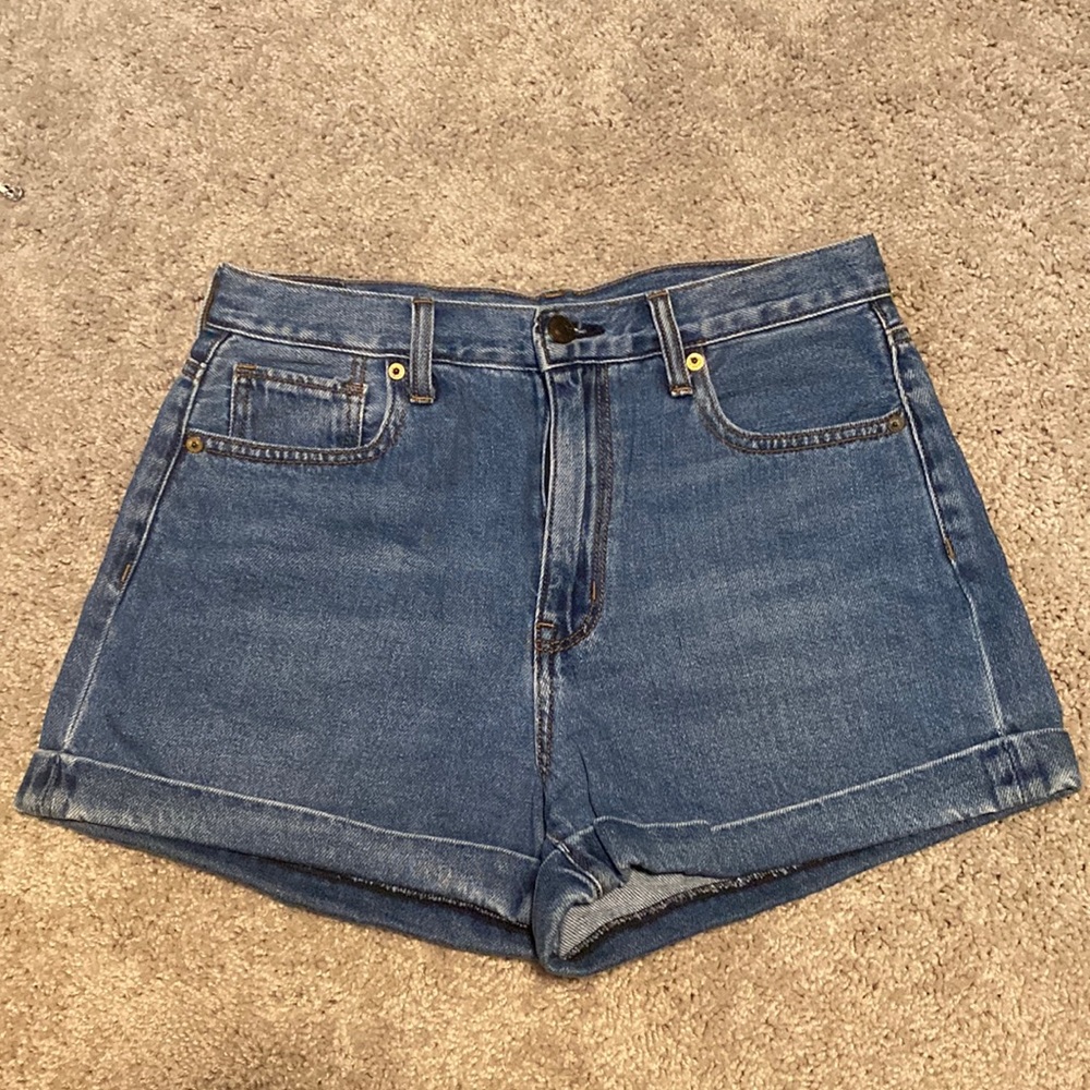 AE mom short